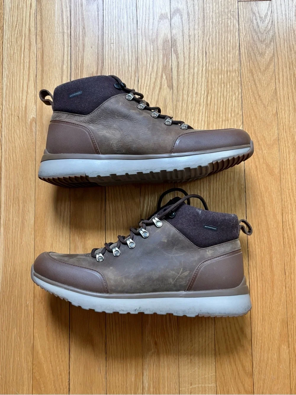 UGG Olivert Men’s Waterproof Leather Hiking Boots Size 12 Brown